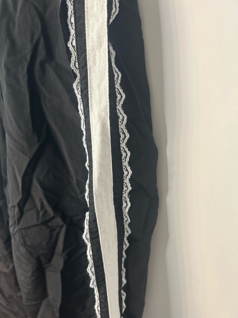 *NWOT* No Boundaries Womens Black and White Lace Side Stripe Track Pants, Medium - Picture 7 of 13